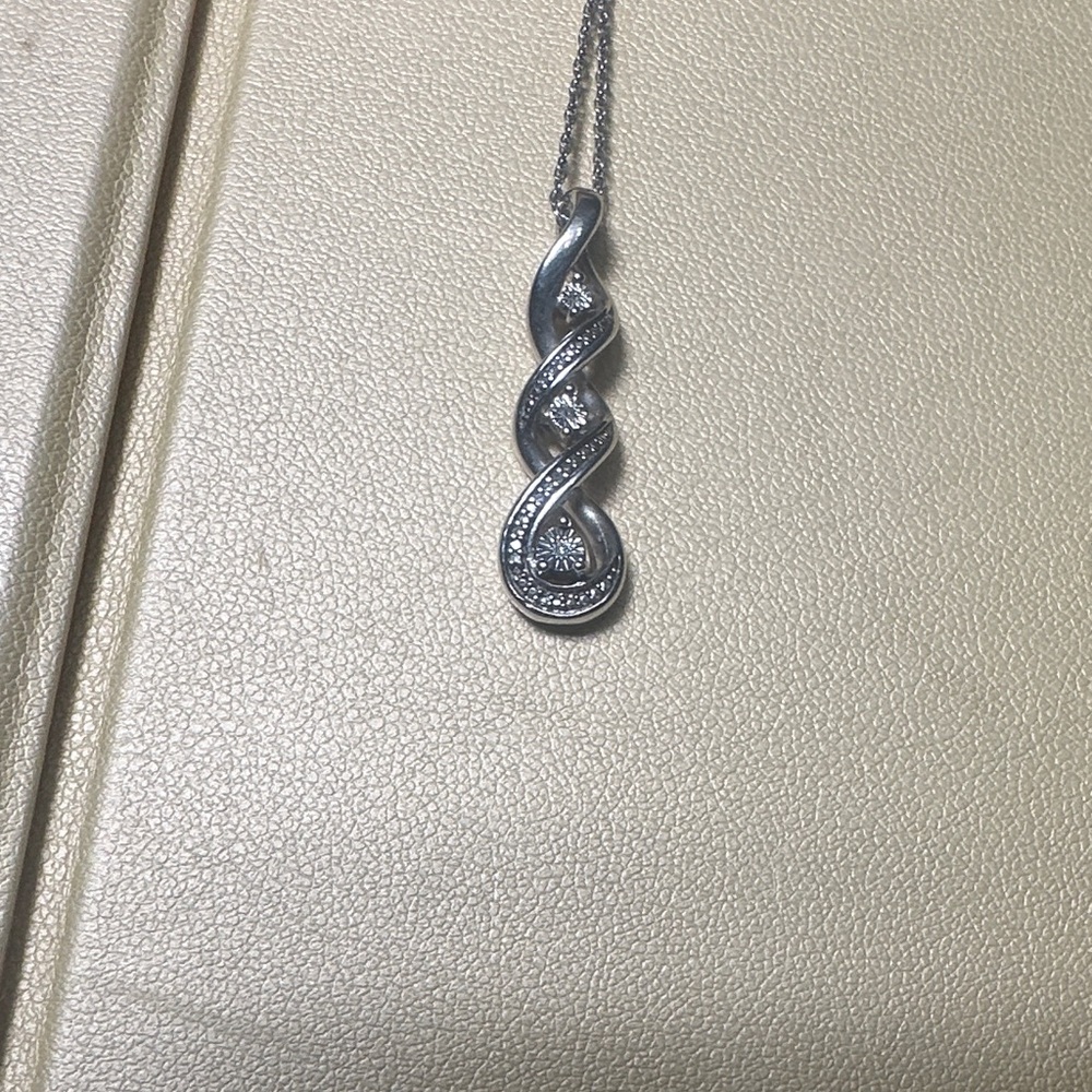 Kay Jewelers Silver Twisted Pendant Necklace